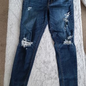 ❄3 /$30 American Eagle Distressed Jeans